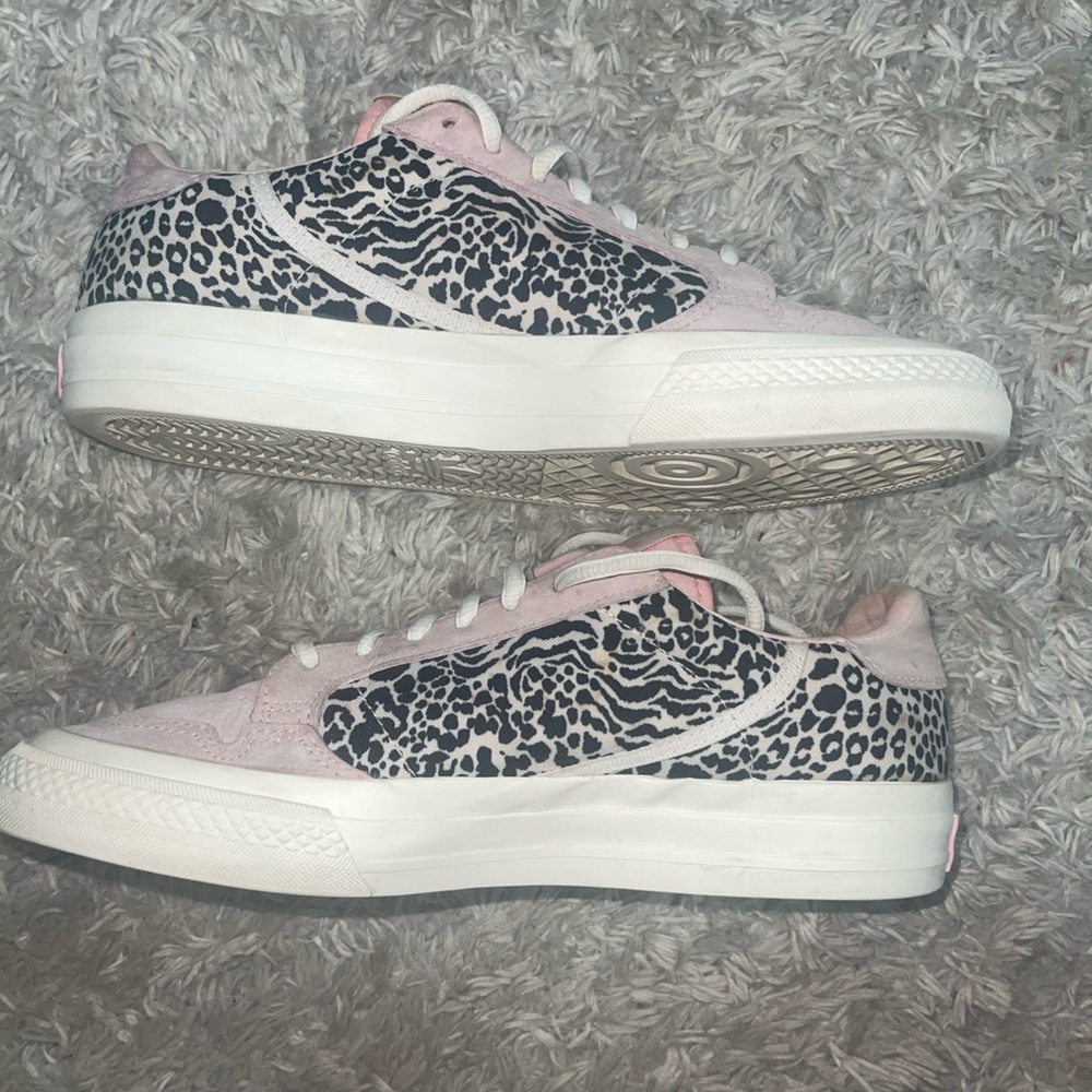 Vintage Adidas Pink and Black Sneakers with Trendy Design size 8.5